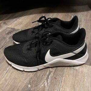 Women's Nike sneakers 9 like new!